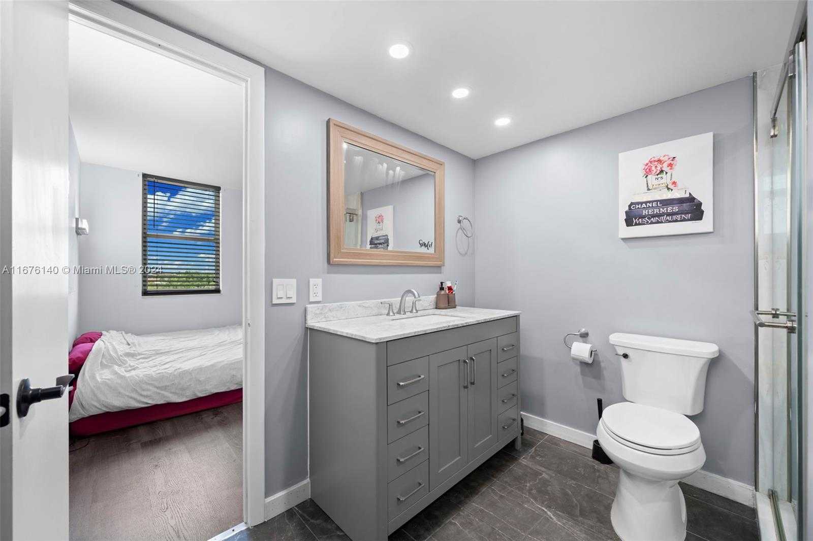 Small Image of 437 GOLDEN ISLES DR #5J, Hallandale Beach Number 15