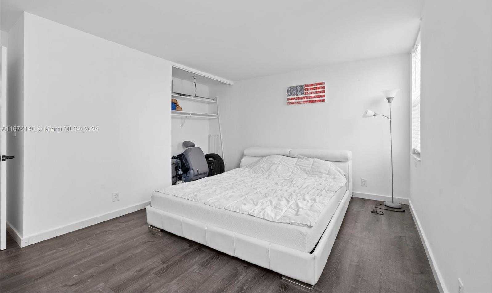 Small Image of 437 GOLDEN ISLES DR #5J, Hallandale Beach Number 18