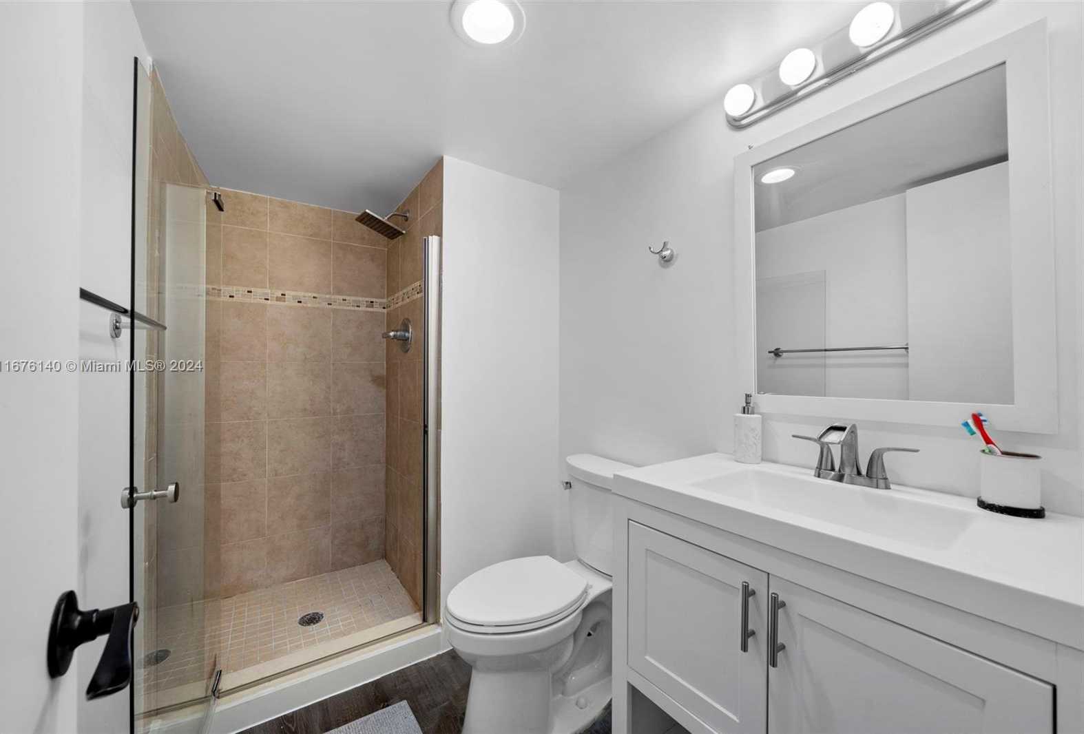 Small Image of 437 GOLDEN ISLES DR #5J, Hallandale Beach Number 19