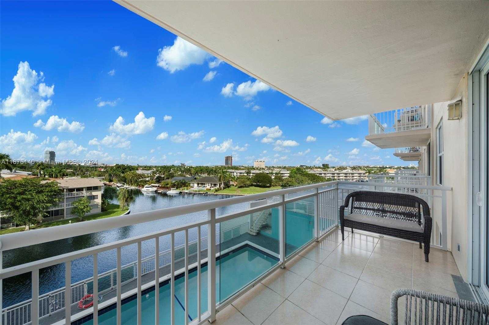 Small Image of 437 GOLDEN ISLES DR #5J, Hallandale Beach Number 21