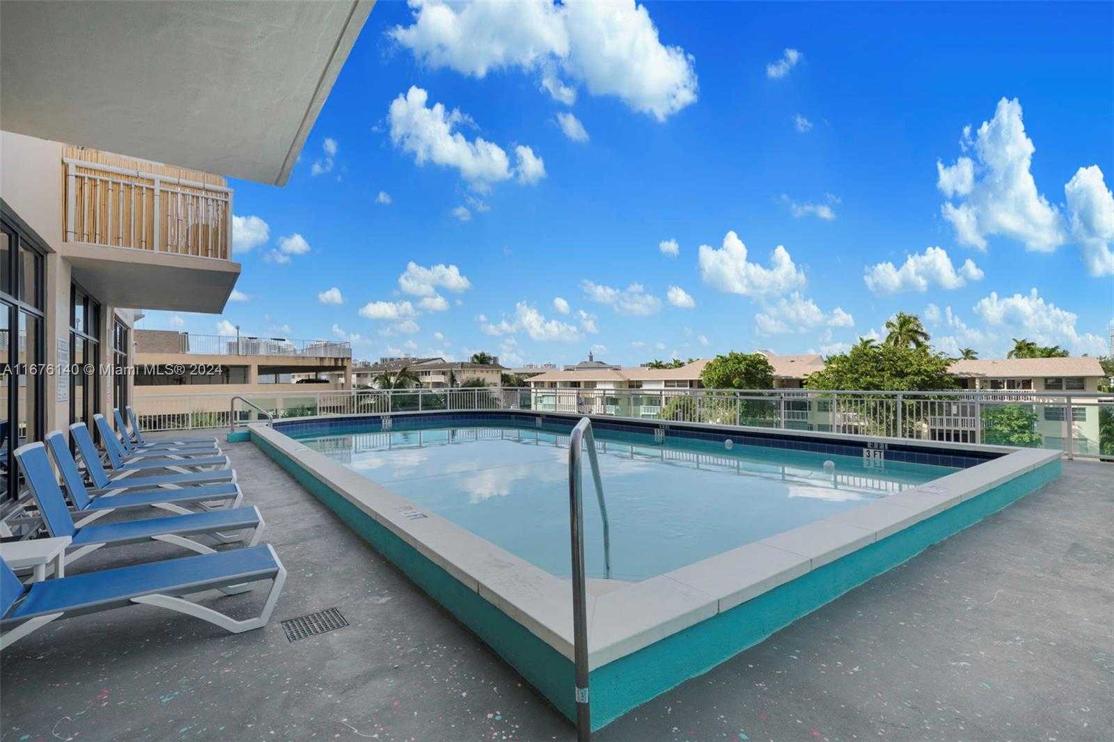 Small Image of 437 GOLDEN ISLES DR #5J, Hallandale Beach Number 23