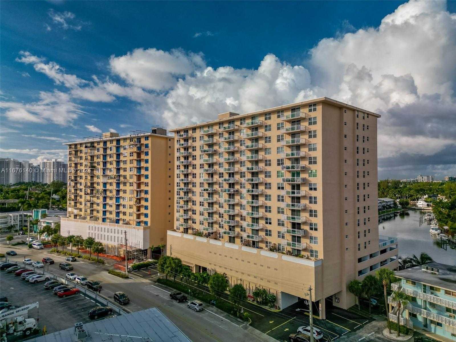 Small Image of 437 GOLDEN ISLES DR #5J, Hallandale Beach Number 25