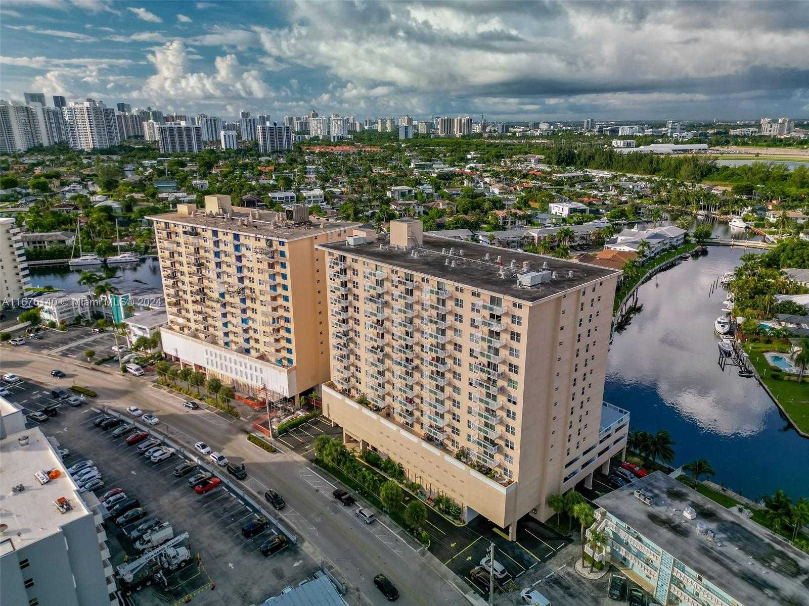 Small Image of 437 GOLDEN ISLES DR #5J, Hallandale Beach Number 26