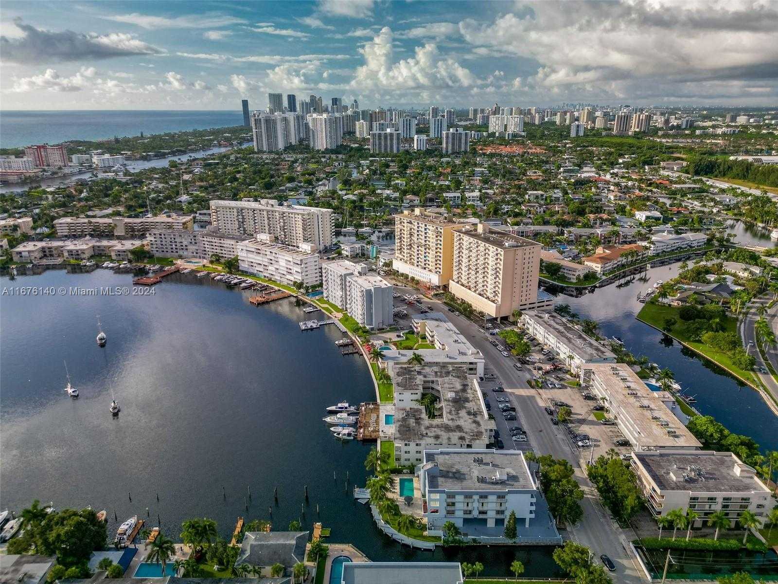 Small Image of 437 GOLDEN ISLES DR #5J, Hallandale Beach Number 27