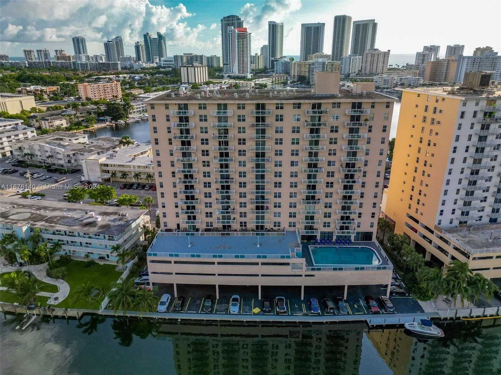 Small Image of 437 GOLDEN ISLES DR #5J, Hallandale Beach Number 31