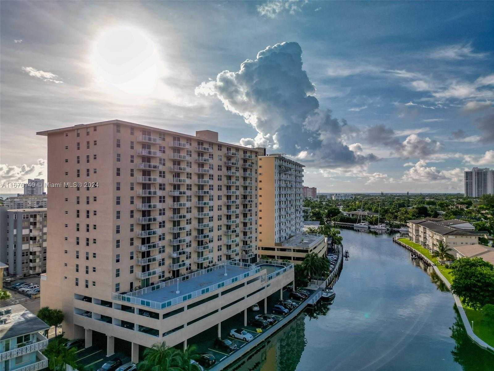 Small Image of 437 GOLDEN ISLES DR #5J, Hallandale Beach Number 34