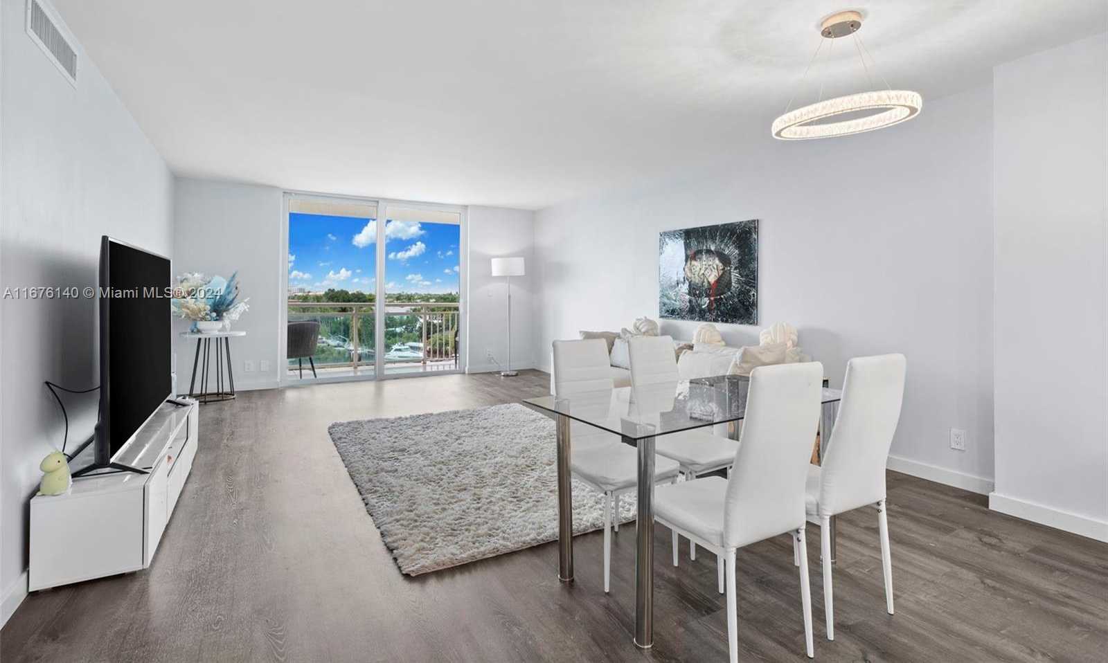 Small Image of 437 GOLDEN ISLES DR #5J, Hallandale Beach Number 4
