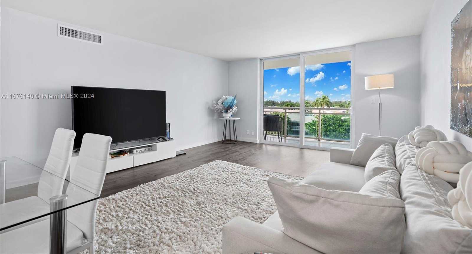 Small Image of 437 GOLDEN ISLES DR #5J, Hallandale Beach Number 7
