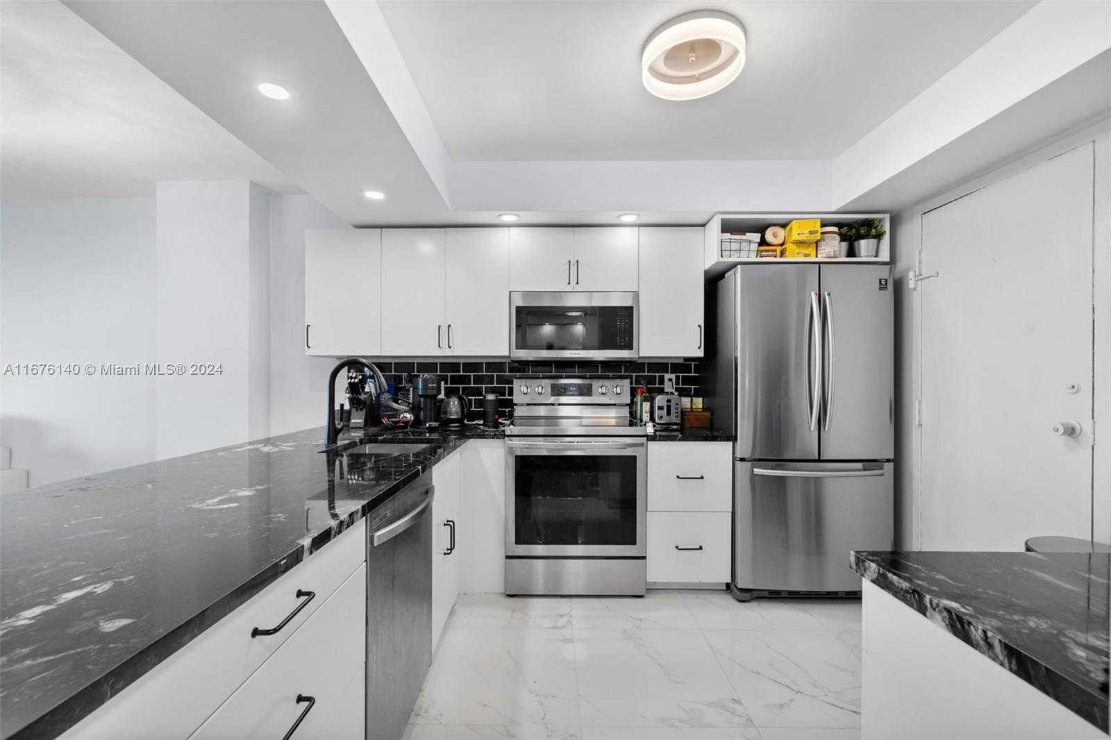 Small Image of 437 GOLDEN ISLES DR #5J, Hallandale Beach Number 8