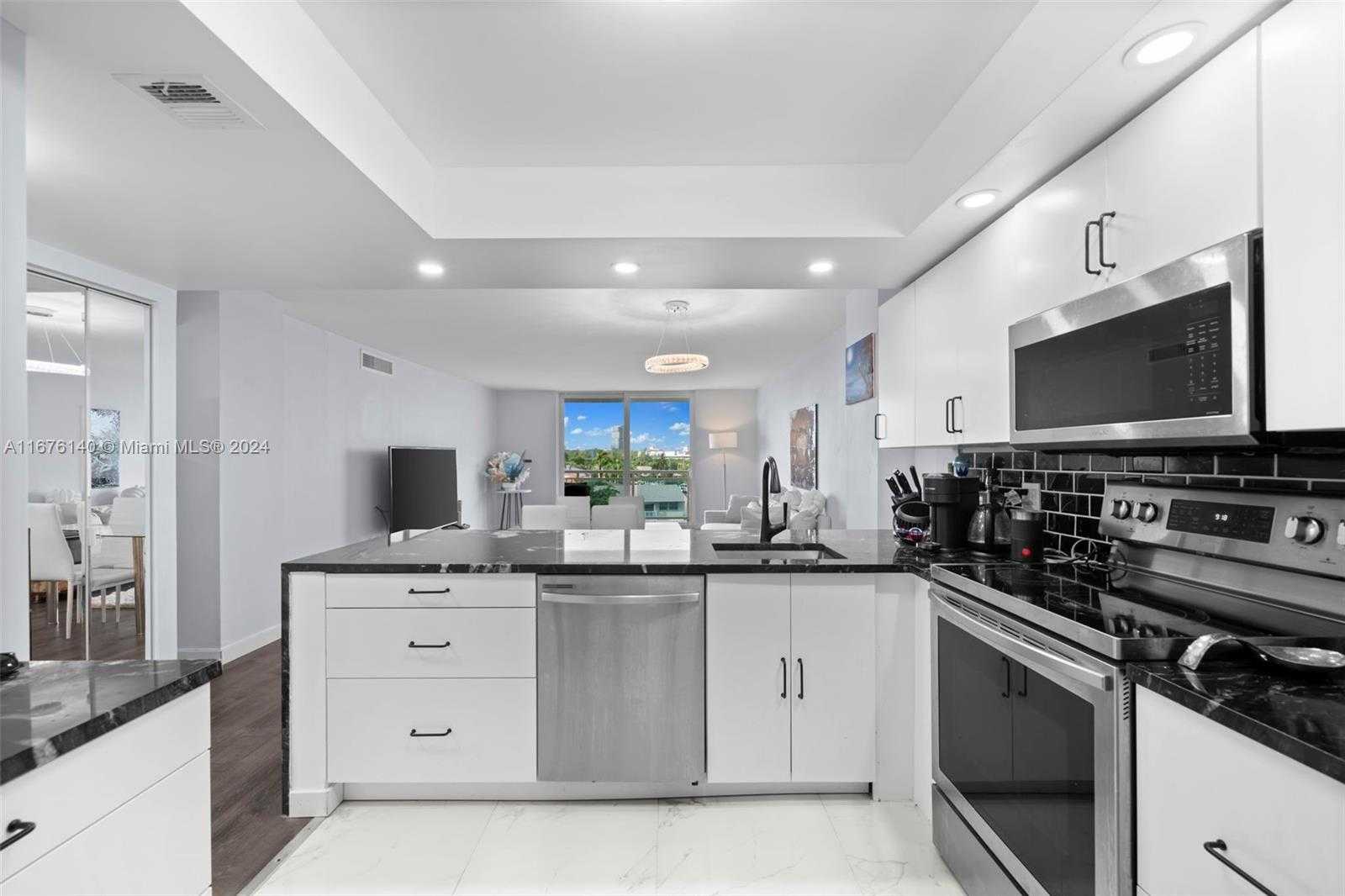 Small Image of 437 GOLDEN ISLES DR #5J, Hallandale Beach Number 9