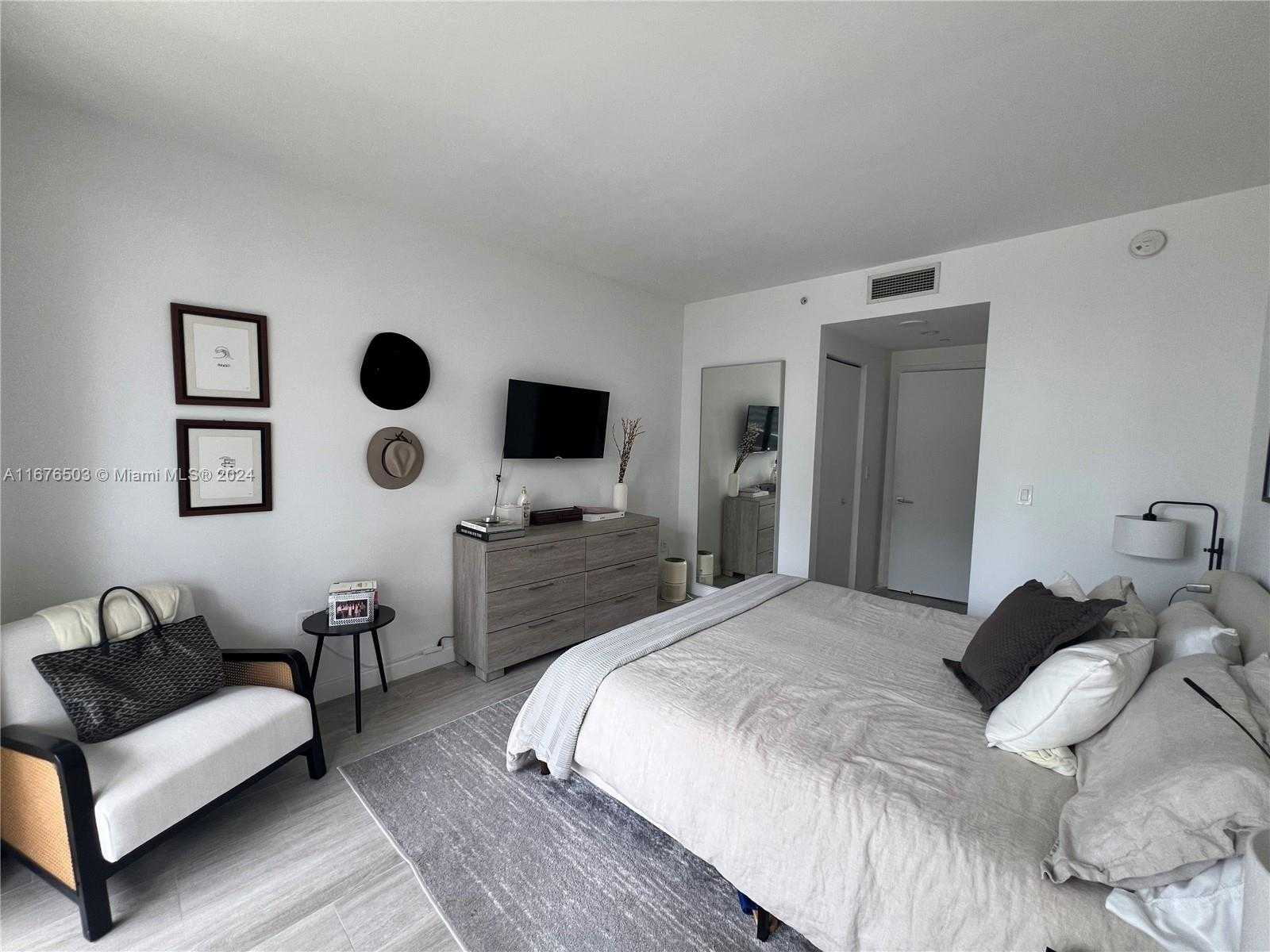 Small Image of 55 SOUTH WEST 9TH ST #1604, Miami Number 5