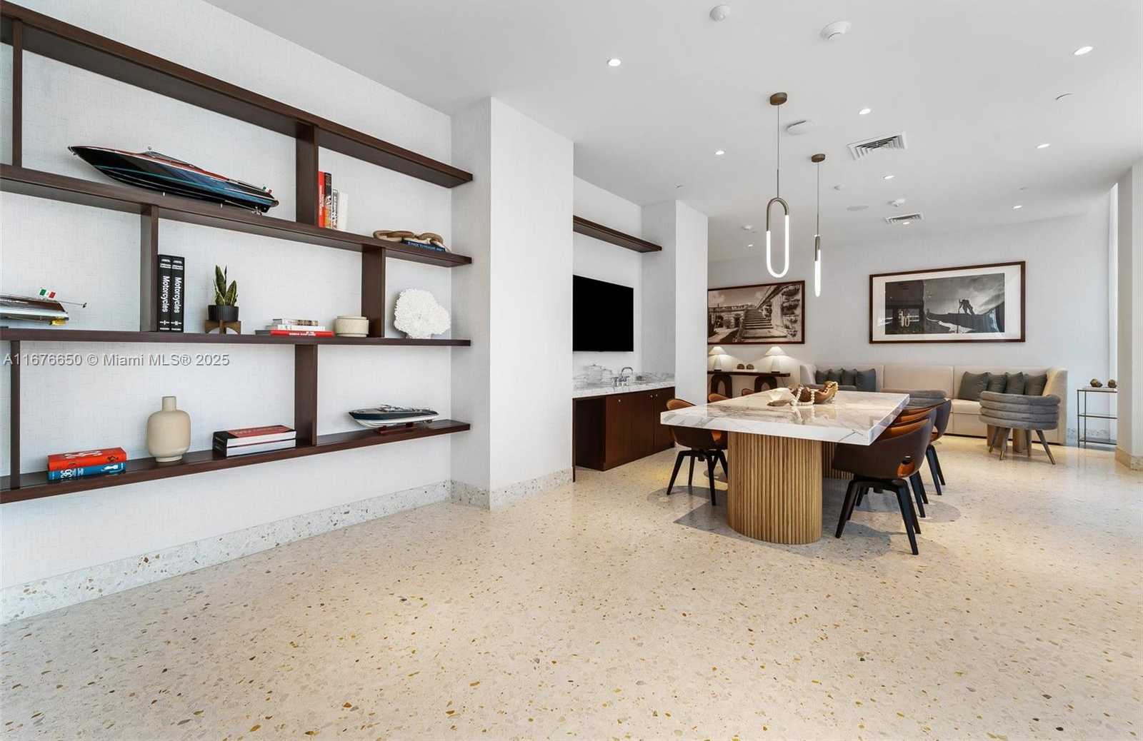 Small Image of 2678 TIGERTAIL AVE #2005, Coconut Grove Number 23