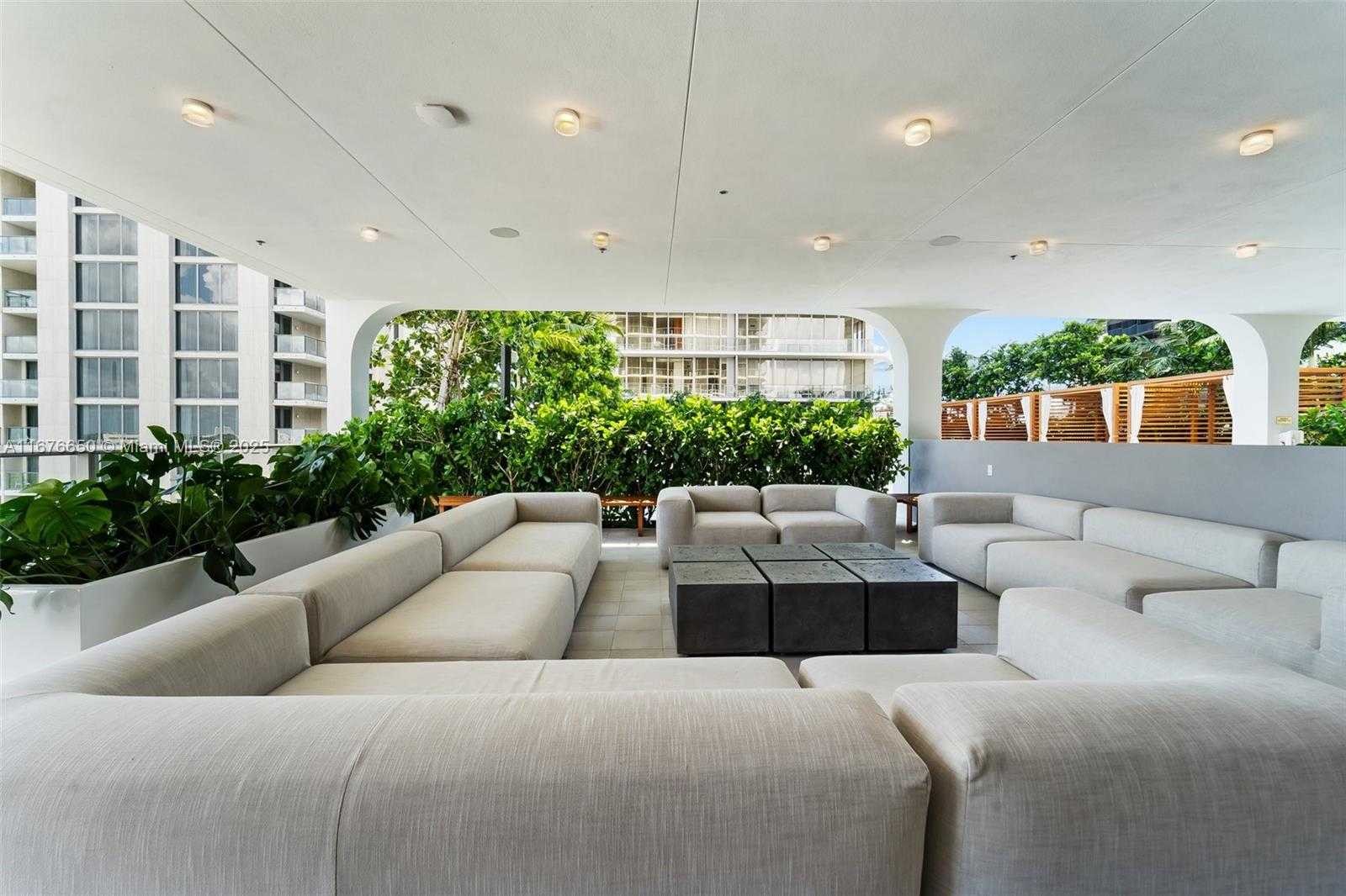 Small Image of 2678 TIGERTAIL AVE #2005, Coconut Grove Number 24