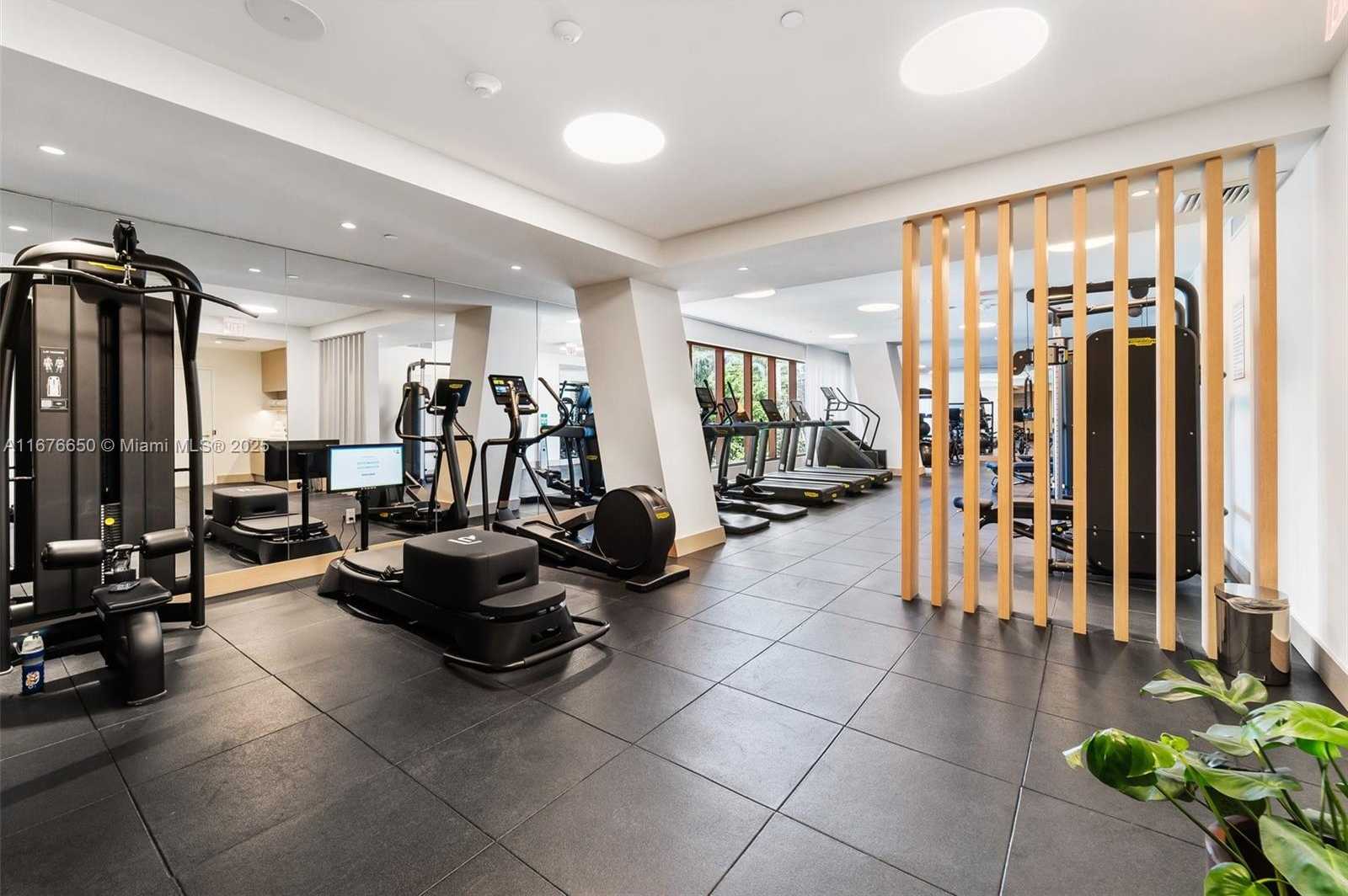 Small Image of 2678 TIGERTAIL AVE #2005, Coconut Grove Number 35