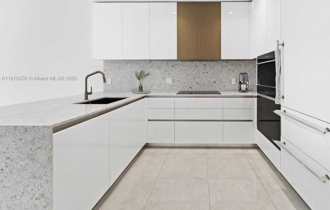 Small Image of 2678 TIGERTAIL AVE #2005, Coconut Grove Number 4