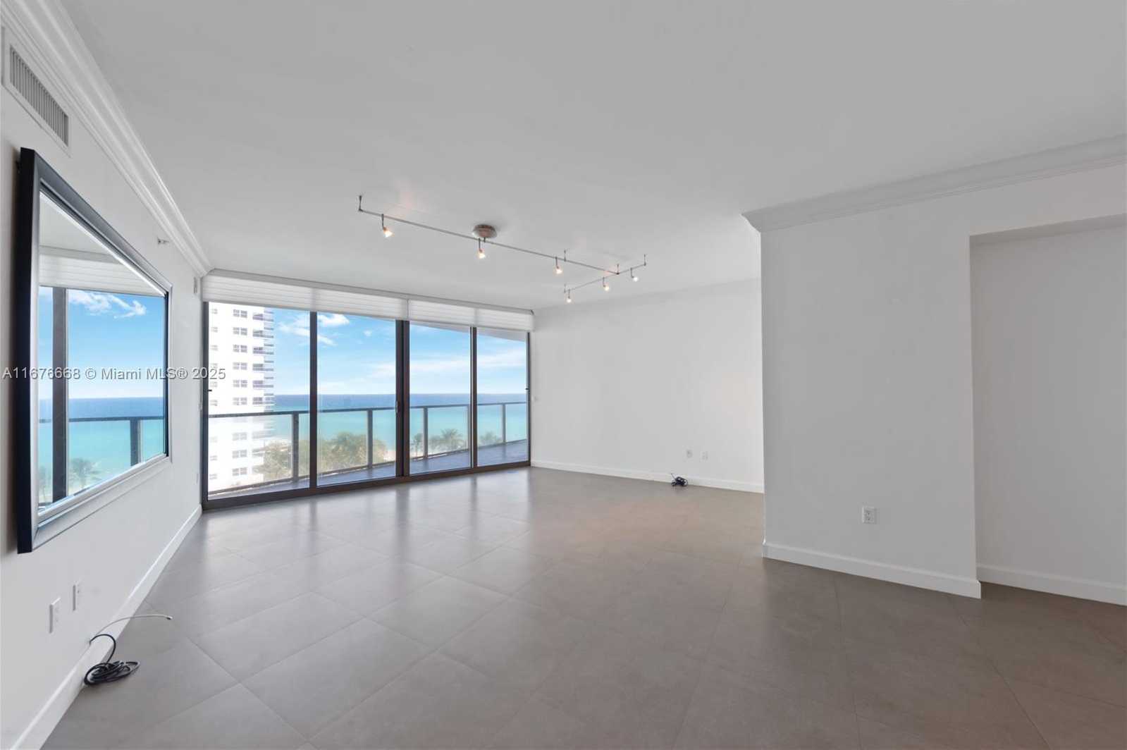 Small Image of 3101 SOUTH OCEAN DR #707, Hollywood Number 2