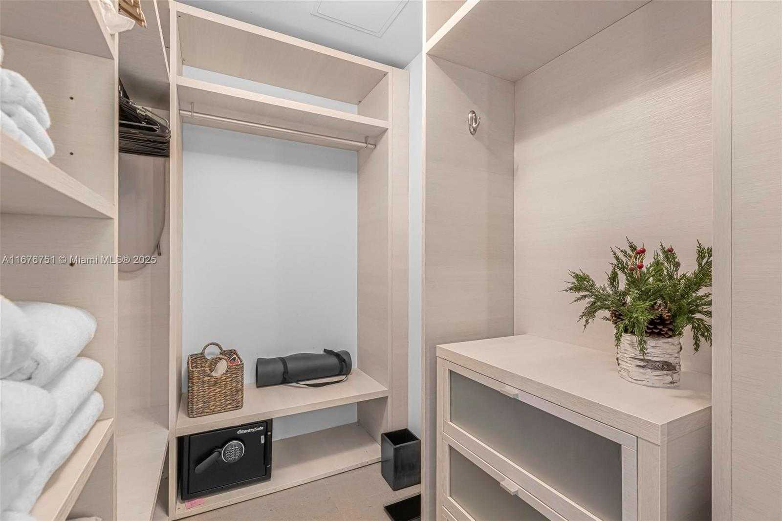 Small Image of 88 SOUTH WEST 7TH ST #3806, Miami Number 19