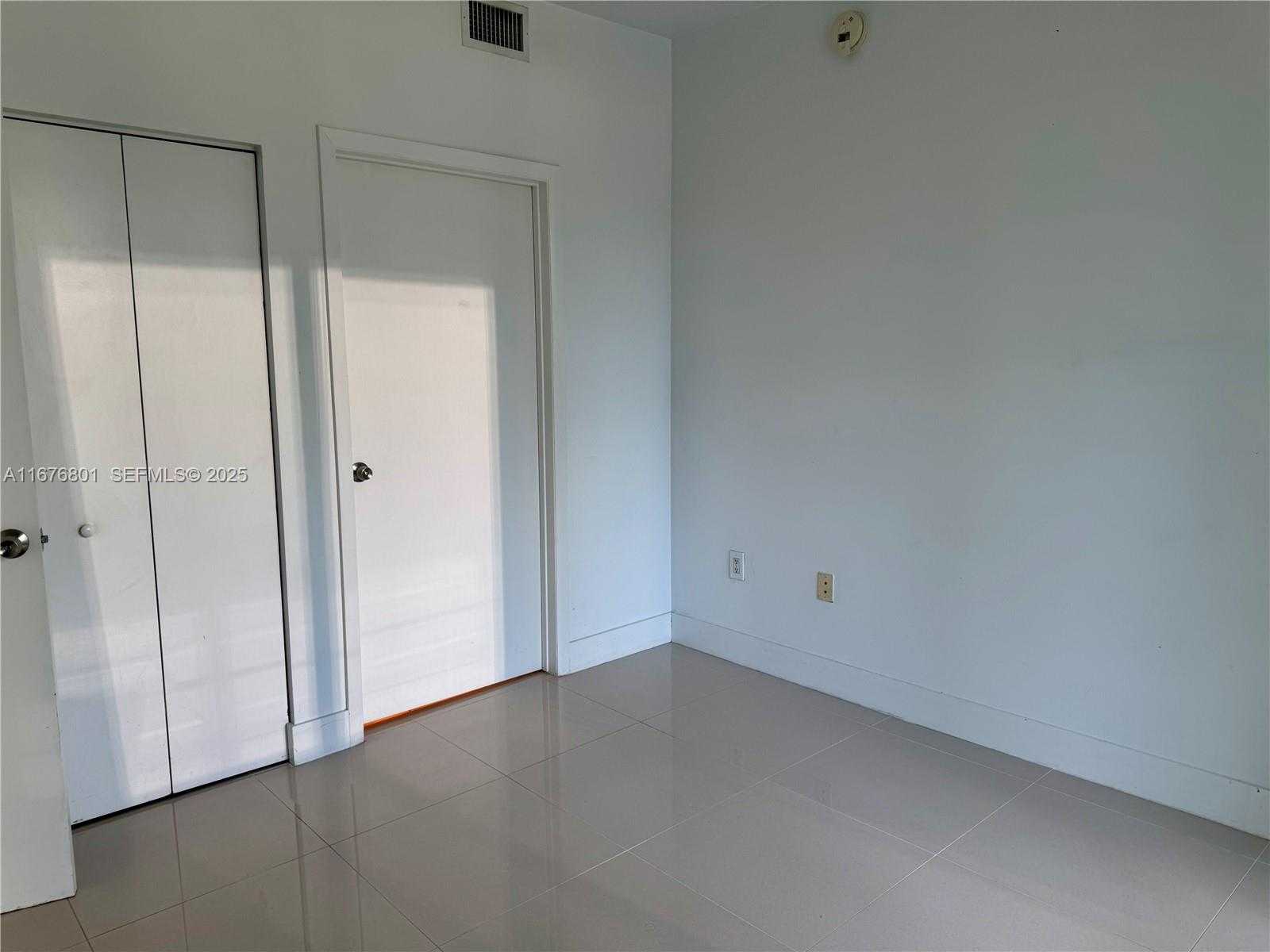 Small Image of 90 SOUTH WEST 3 ST #1416, Miami Number 19