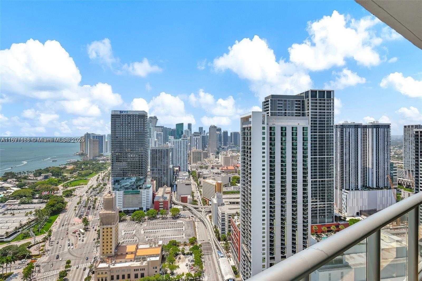Small Image of 888 BISCAYNE BLVD #4401, Miami Number 15