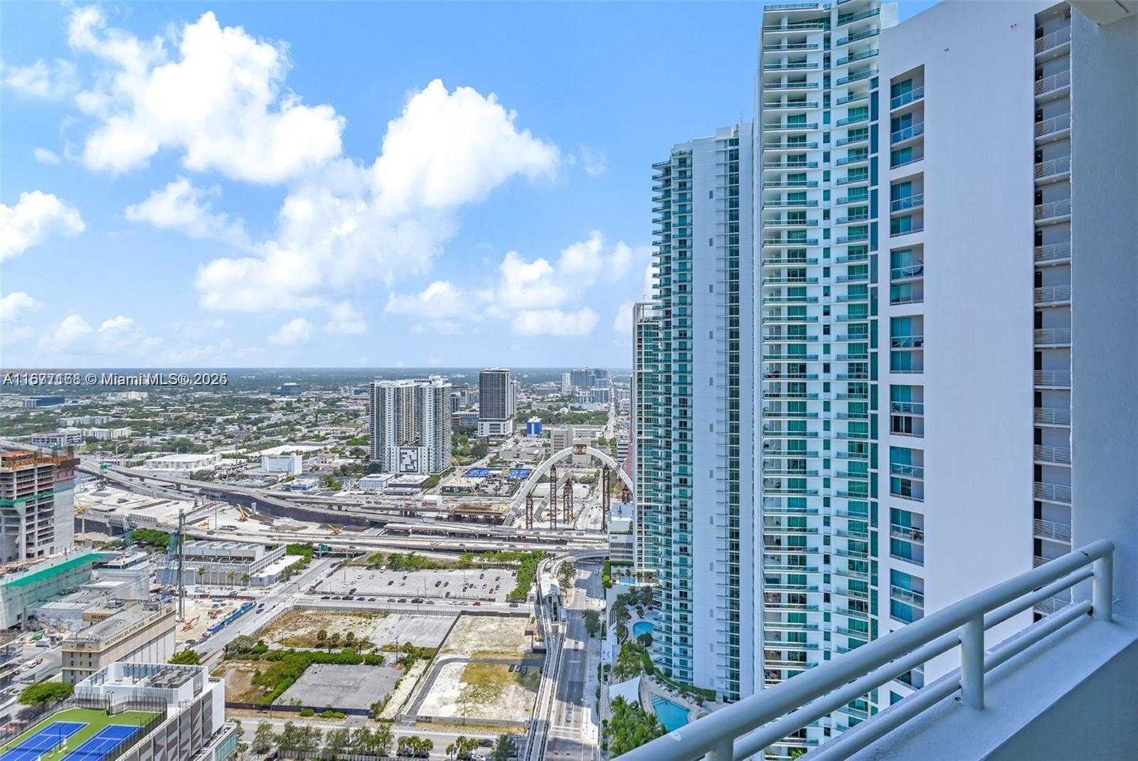 Small Image of 888 BISCAYNE BLVD #4401, Miami Number 16