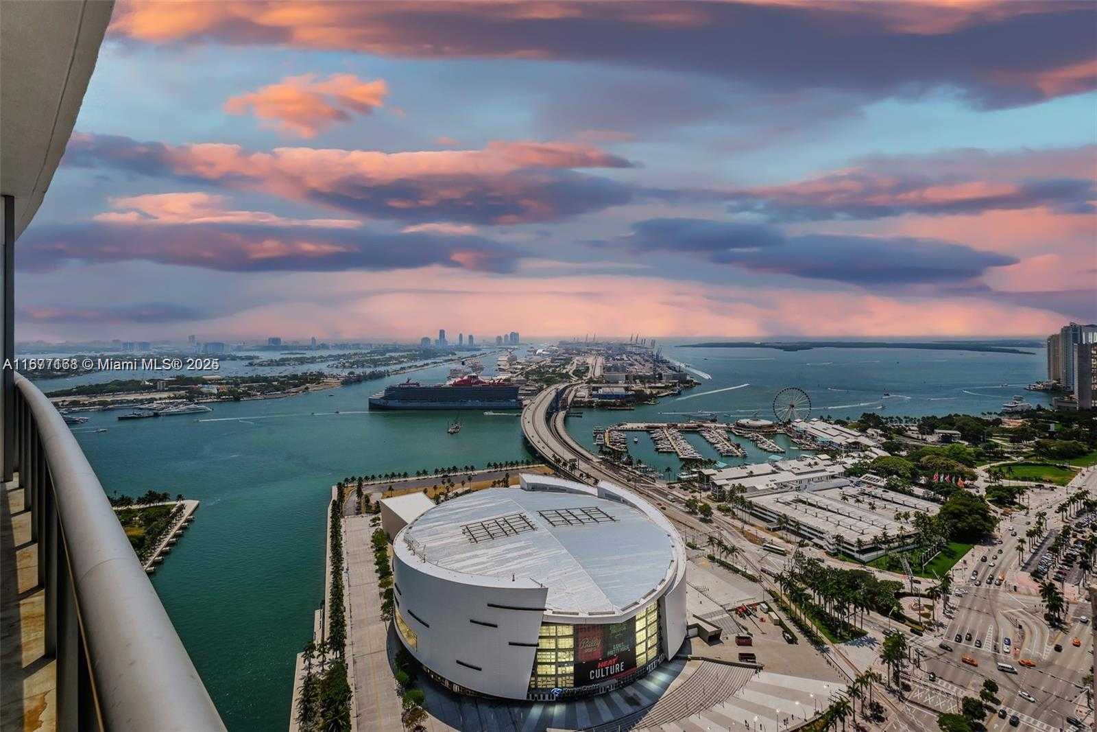 Small Image of 888 BISCAYNE BLVD #4401, Miami Number 2