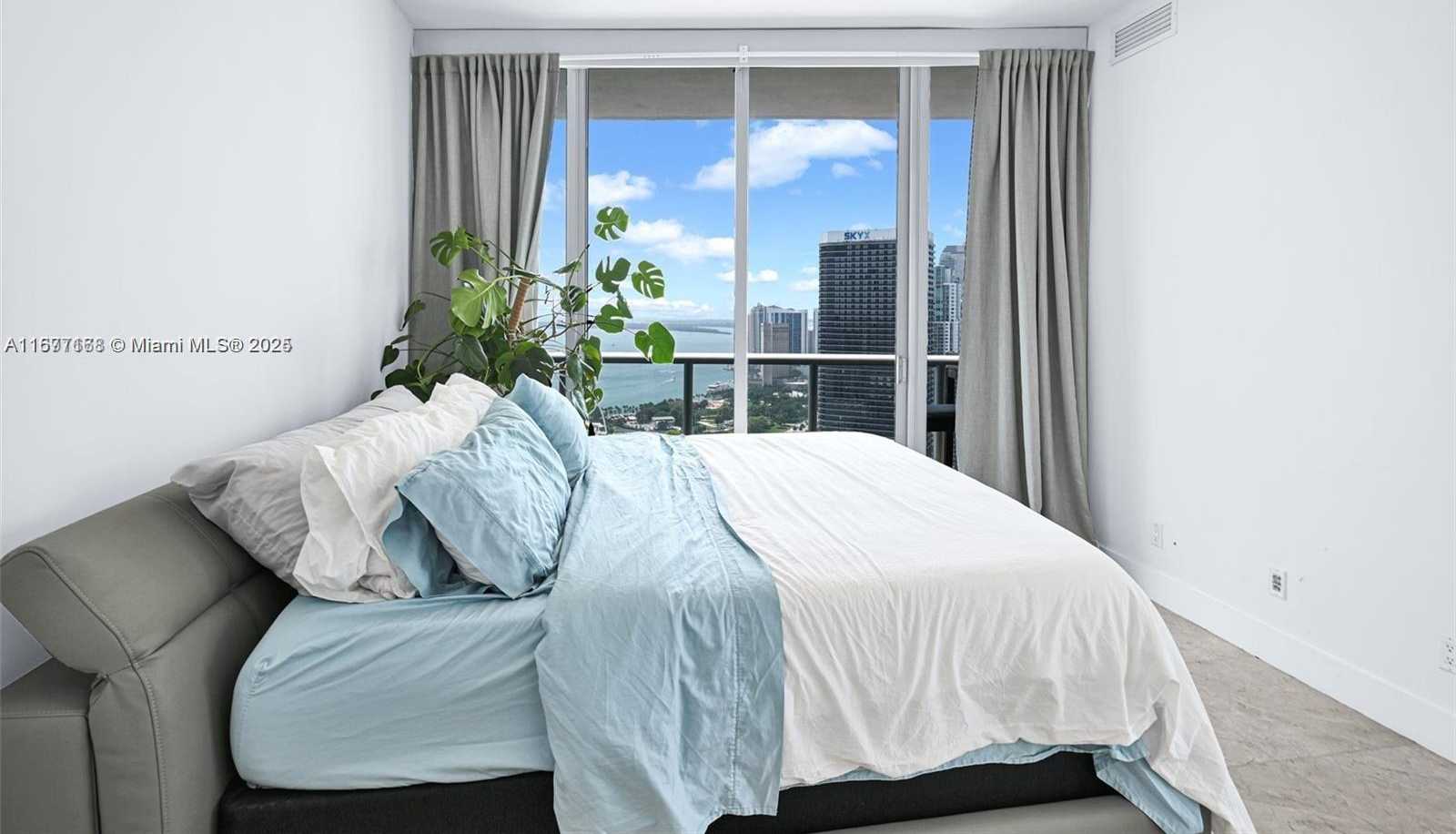 Small Image of 888 BISCAYNE BLVD #4401, Miami Number 21