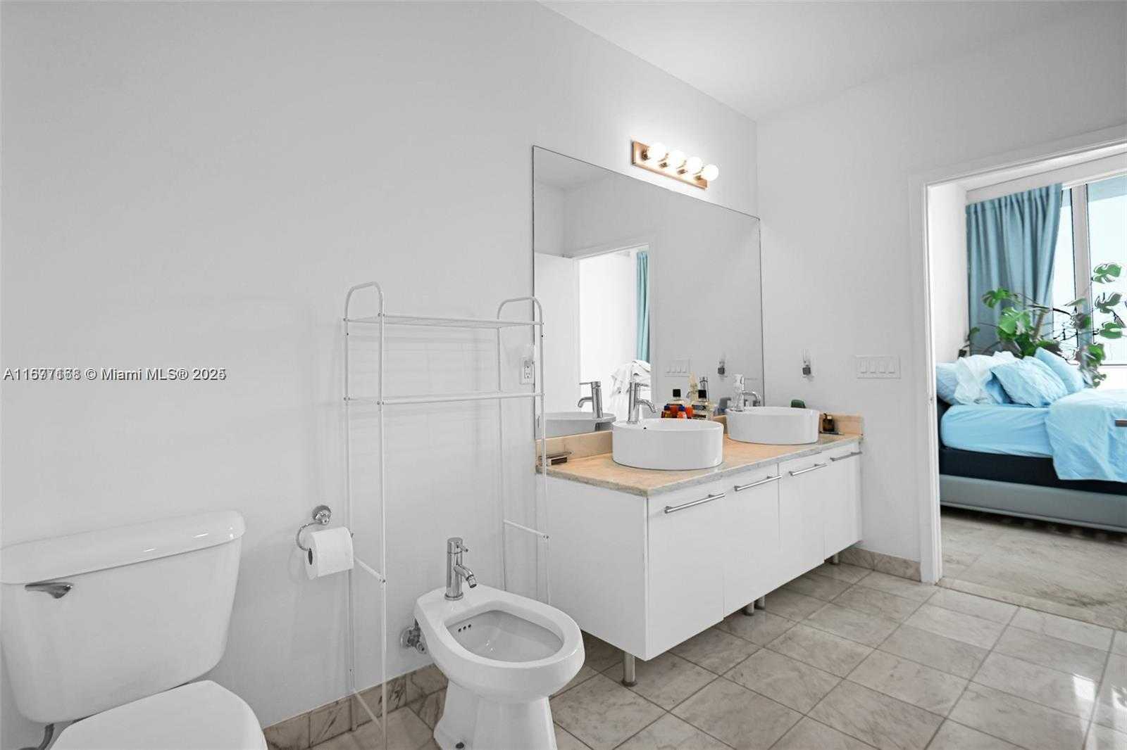 Small Image of 888 BISCAYNE BLVD #4401, Miami Number 30