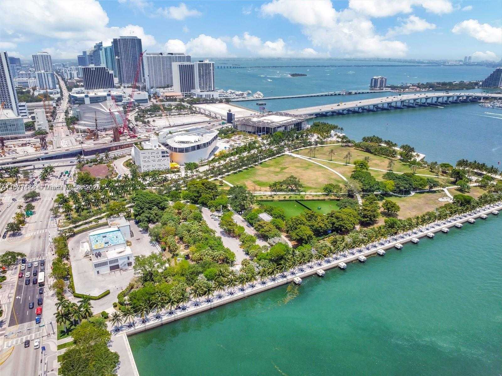 Small Image of 888 BISCAYNE BLVD #4401, Miami Number 48