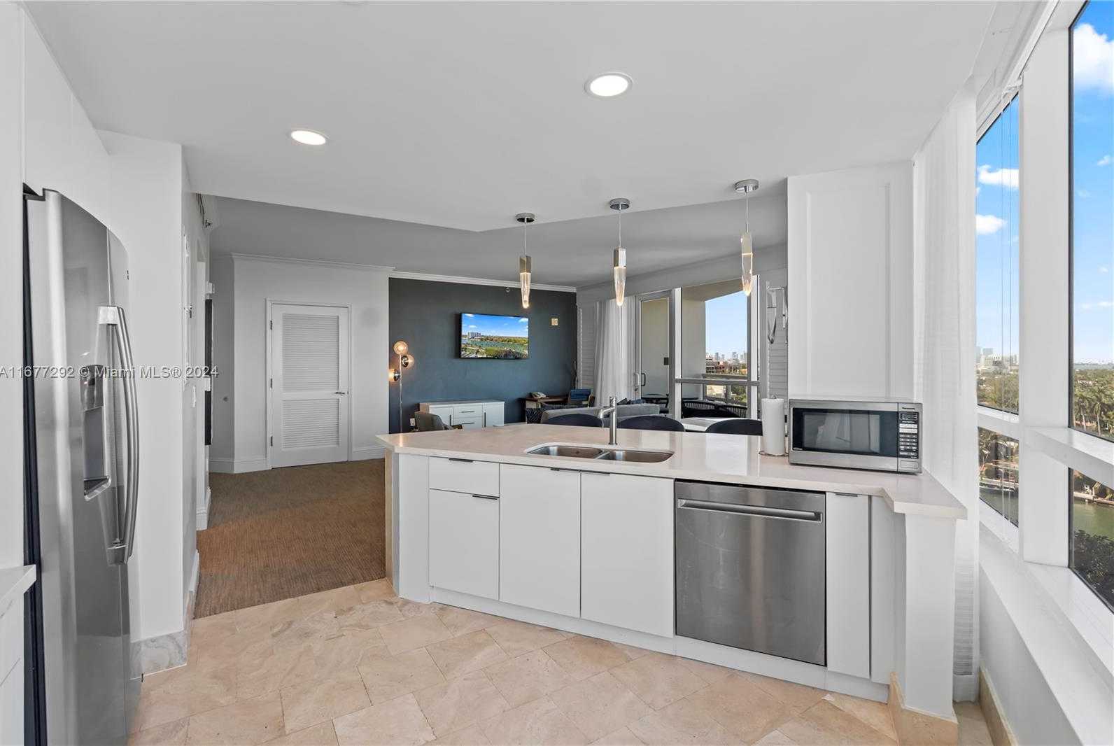 Small Image of 4401 COLLINS AVE #915, Miami Beach Number 17
