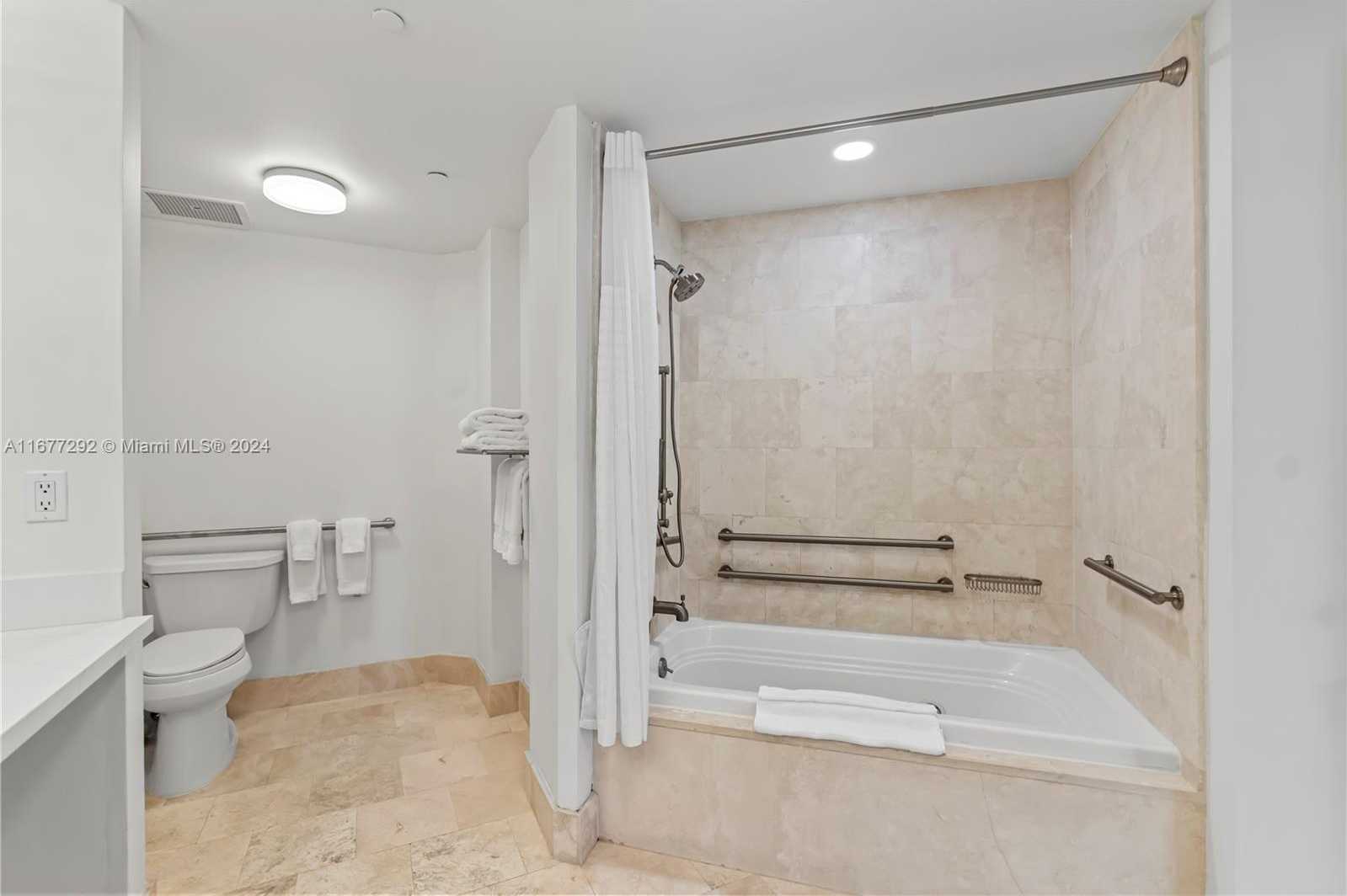 Small Image of 4401 COLLINS AVE #915, Miami Beach Number 22