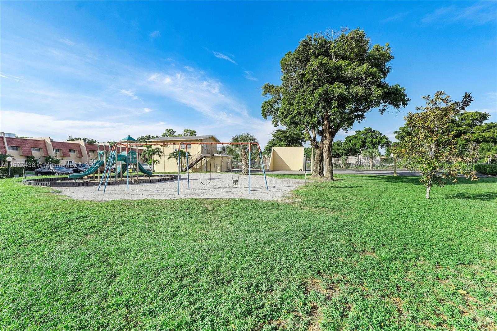 Small Image of 34 MEACHAM LN, Tamarac Number 14