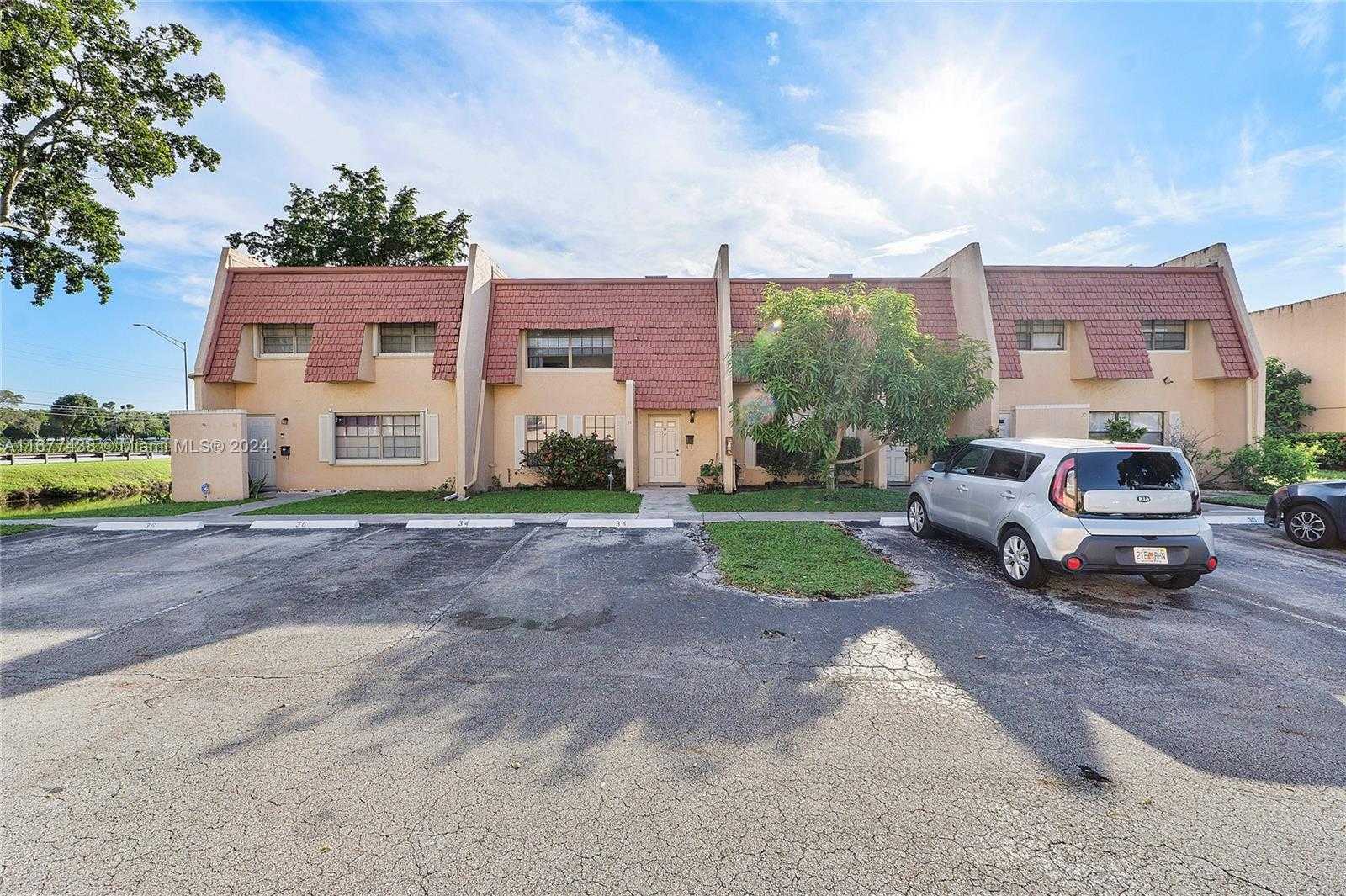Small Image of 34 MEACHAM LN, Tamarac Number 15