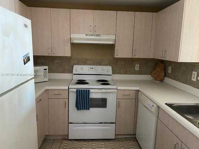 Small Image of 50 MENORES AVE #829, Coral Gables Number 3