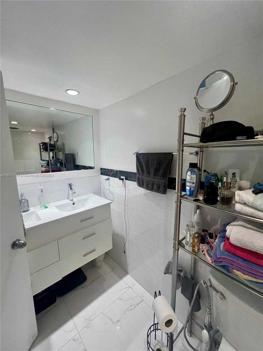 Small Image of 5838 COLLINS AVE #14D, Miami Beach Number 10
