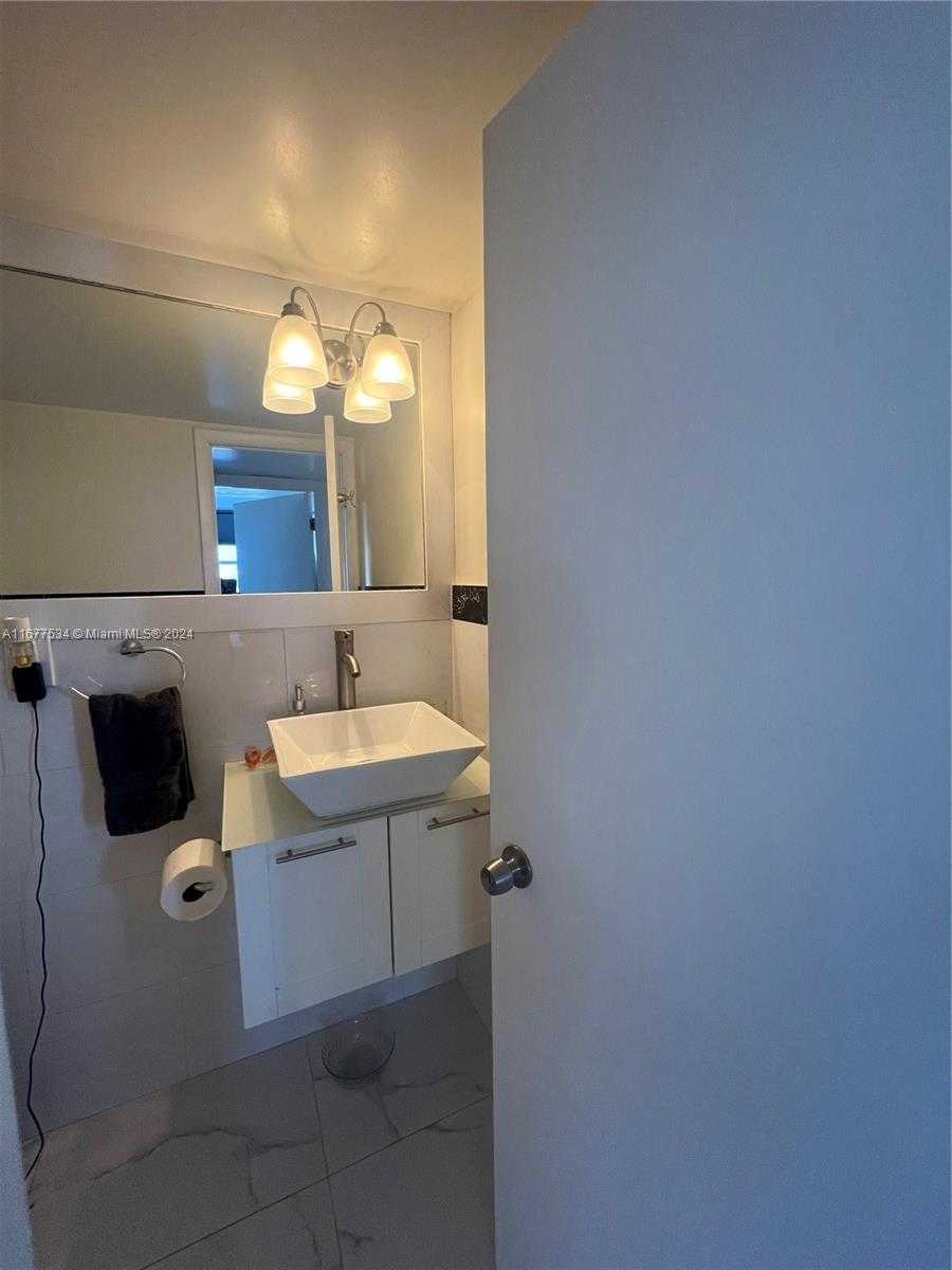 Small Image of 5838 COLLINS AVE #14D, Miami Beach Number 11