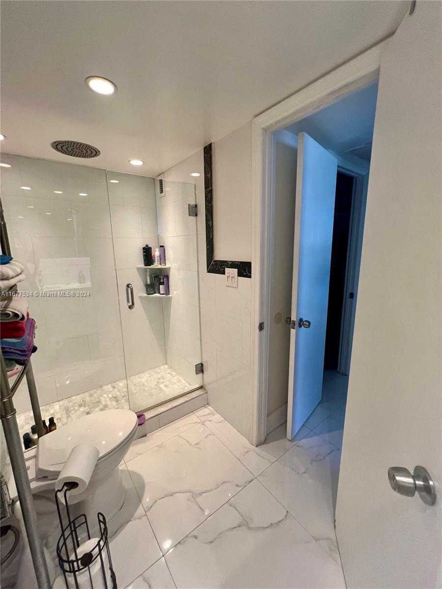 Small Image of 5838 COLLINS AVE #14D, Miami Beach Number 12