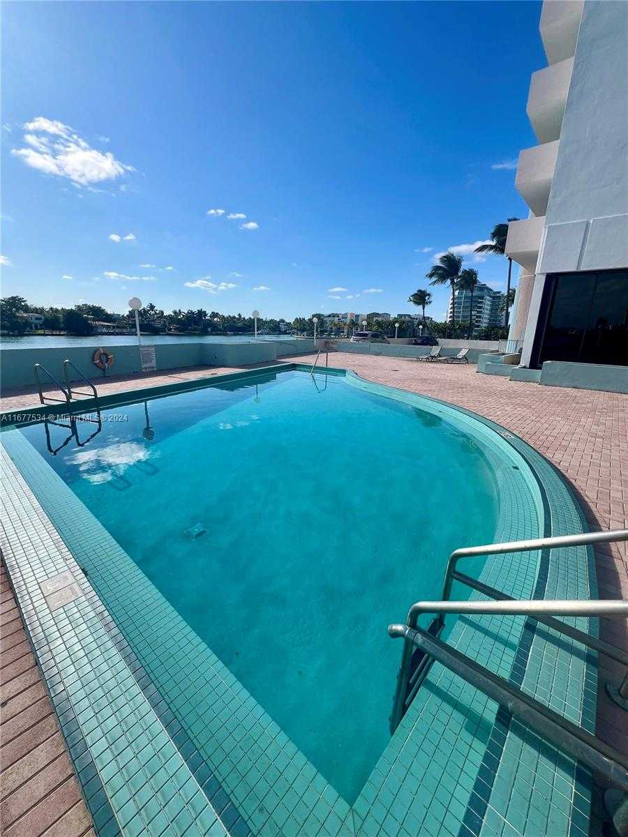 Small Image of 5838 COLLINS AVE #14D, Miami Beach Number 19