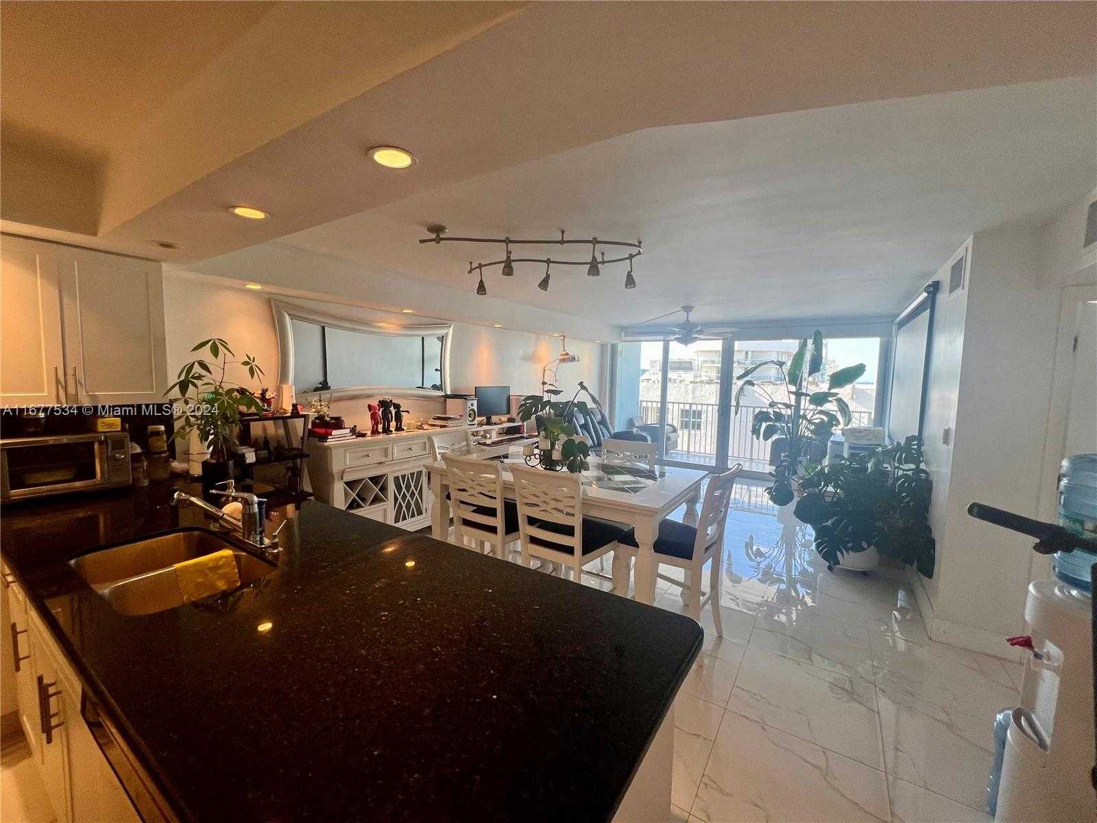 Small Image of 5838 COLLINS AVE #14D, Miami Beach Number 2