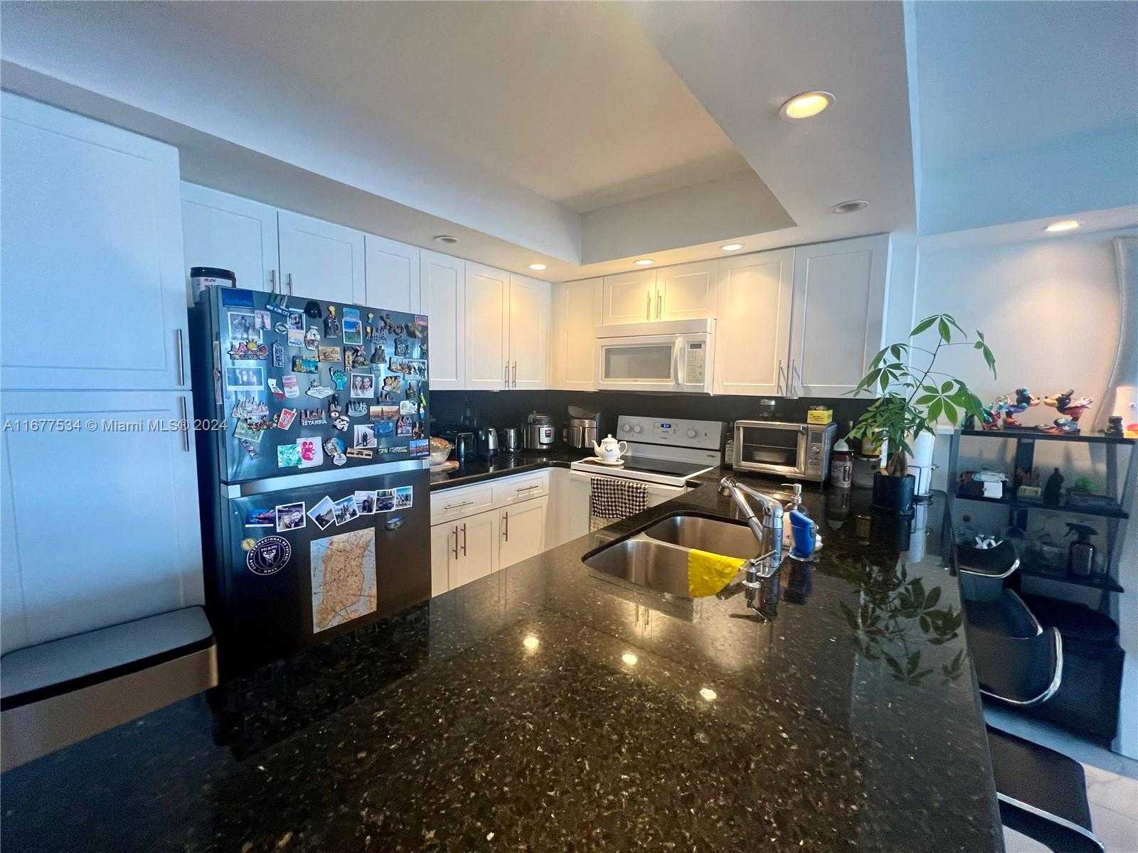 Small Image of 5838 COLLINS AVE #14D, Miami Beach Number 3
