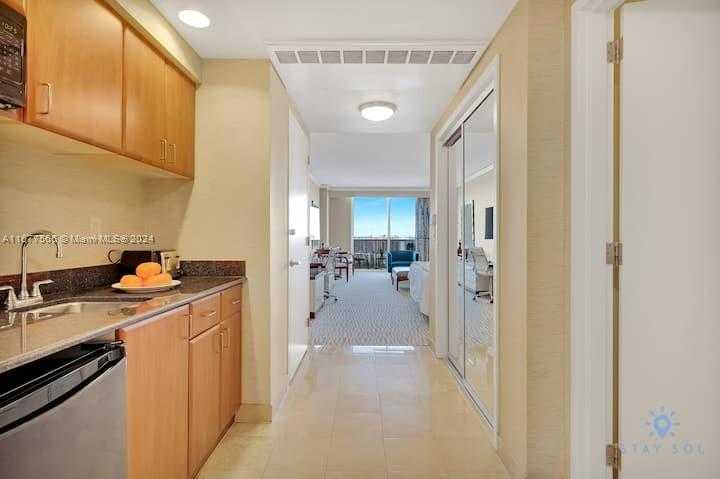Small Image of 18001 COLLINS AVE #1917, Sunny Isles Beach Number 6