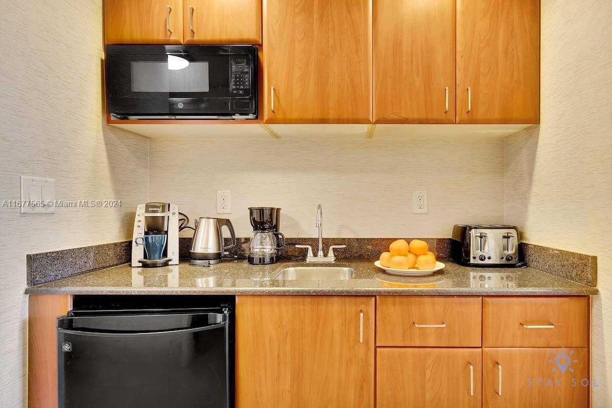 Small Image of 18001 COLLINS AVE #1917, Sunny Isles Beach Number 7