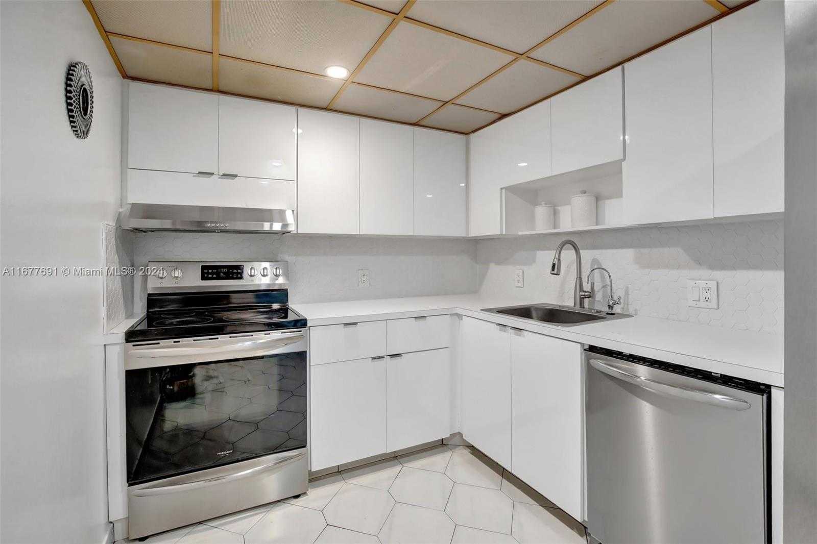 Small Image of 3675 NORTH COUNTRY CLUB DR #206, Aventura Number 10