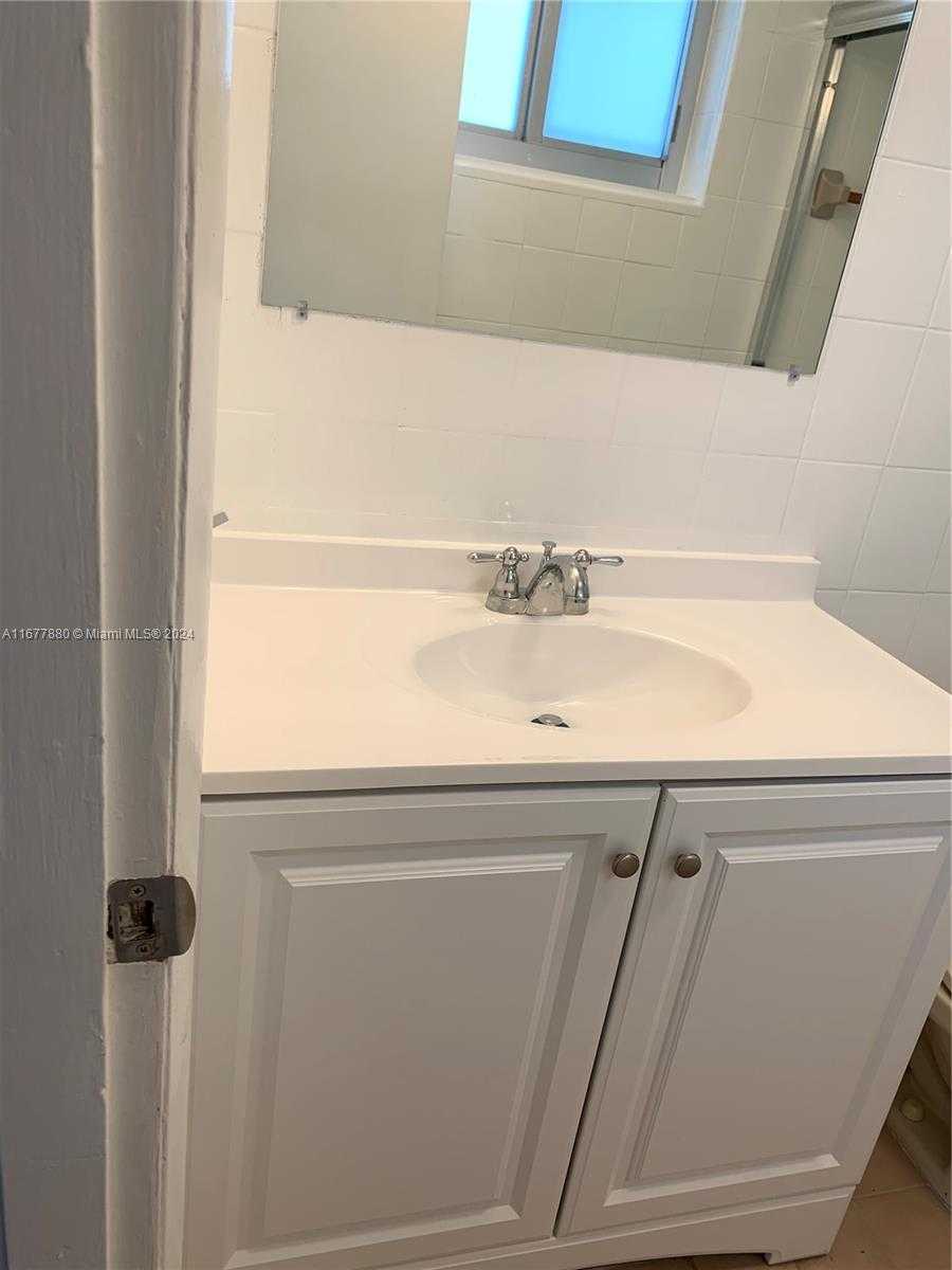 Small Image of 251 GALEN DR #204E, Key Biscayne Number 10