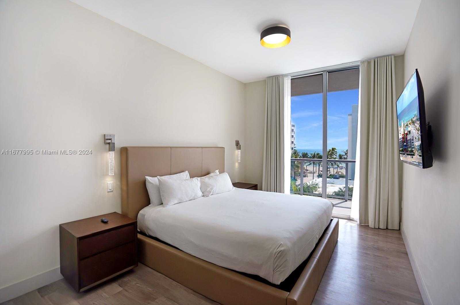 Small Image of 777 #S415, Hollywood Number 5