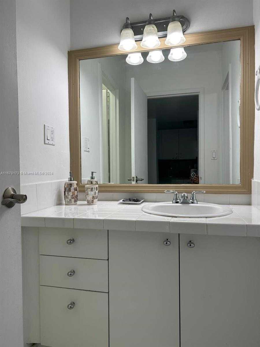 Small Image of 100 LINCOLN RD #437, Miami Beach Number 14