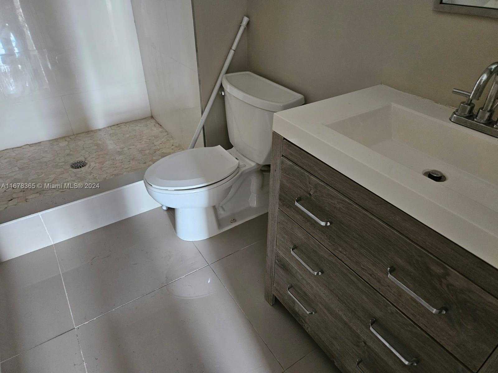 Small Image of 13499 Biscayne Blvd, North Miami, FL 33181, USA Number 17