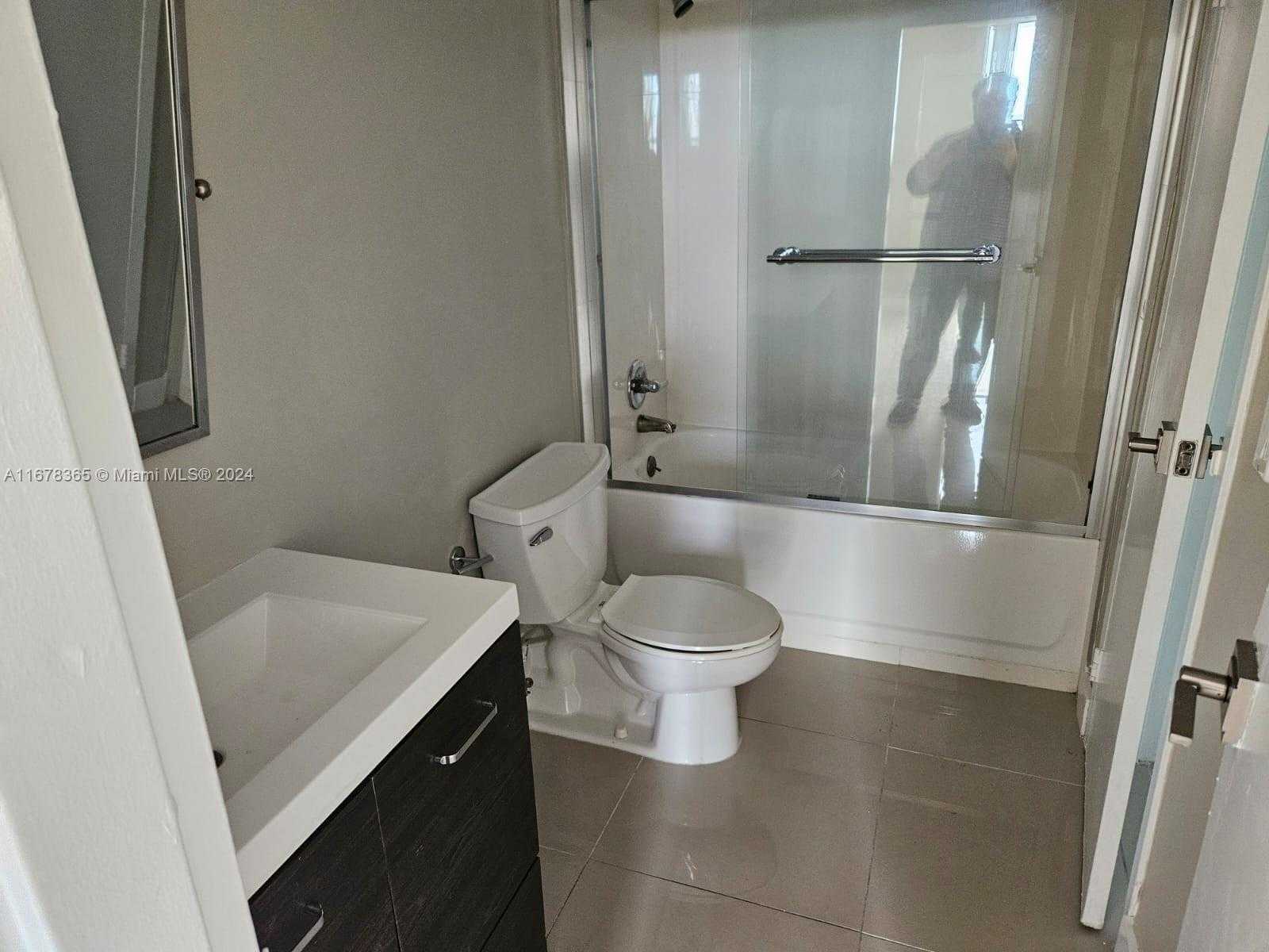 Small Image of 13499 Biscayne Blvd, North Miami, FL 33181, USA Number 27