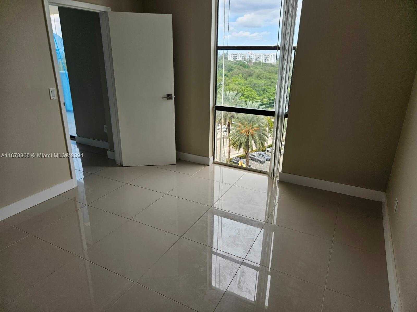 Small Image of 13499 Biscayne Blvd, North Miami, FL 33181, USA Number 28