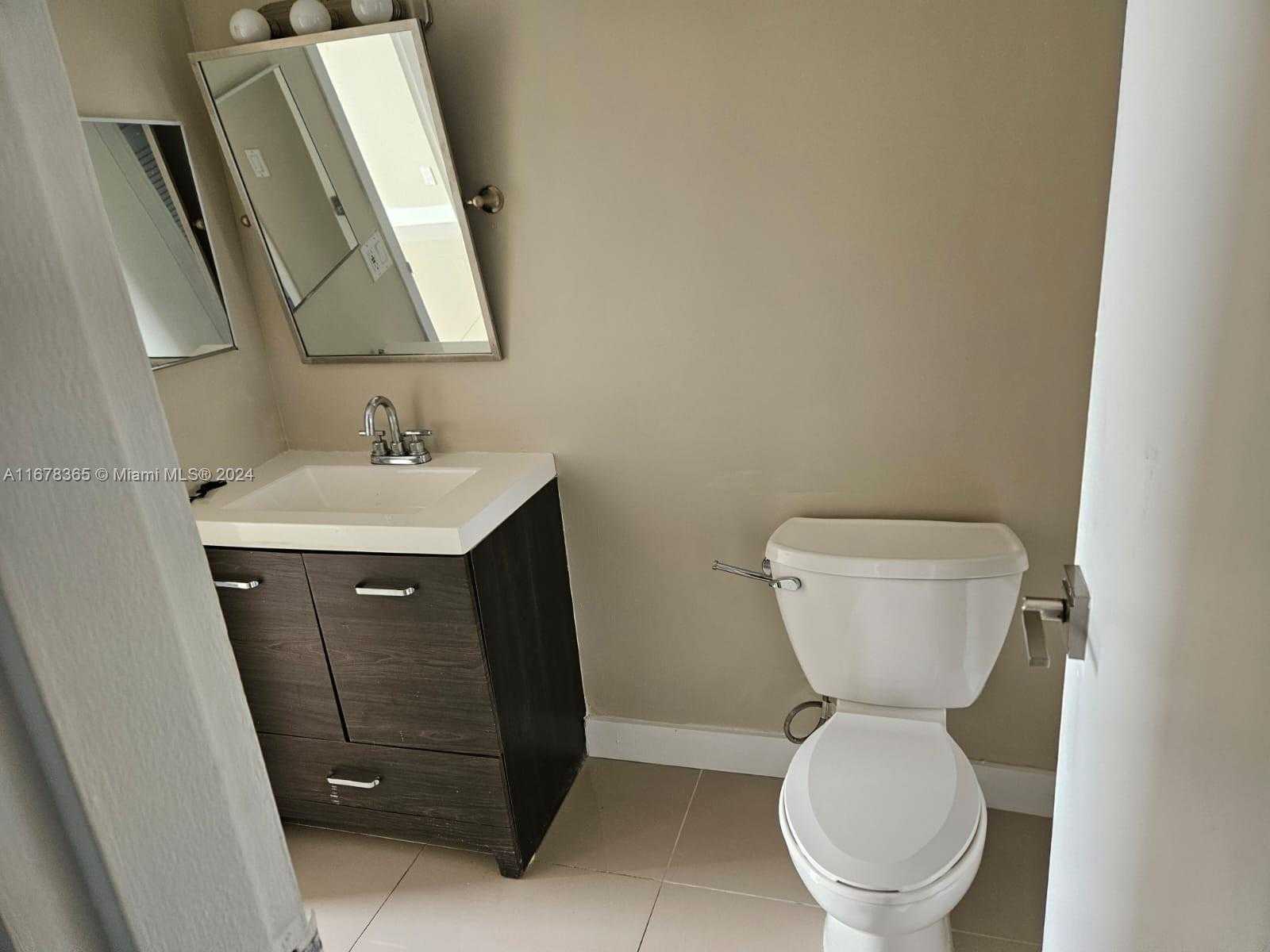 Small Image of 13499 Biscayne Blvd, North Miami, FL 33181, USA Number 29