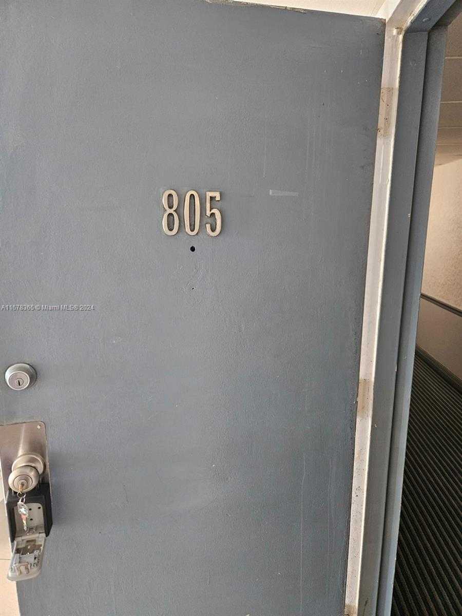 Small Image of 13499 Biscayne Blvd, North Miami, FL 33181, USA Number 4
